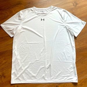 Never wore! Under Armour Men’s T-Shirt Size XL